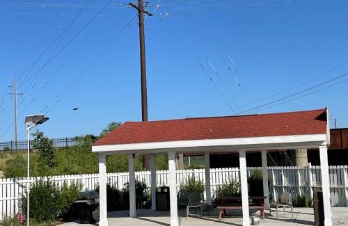 Lincoln Hotel | Regal 8 Inn & Suites