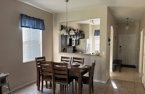 Regal Palms House | Regal Palms – Lazy River – Water Slide – Disney - Free Wifi - Baby Crib + FUN!