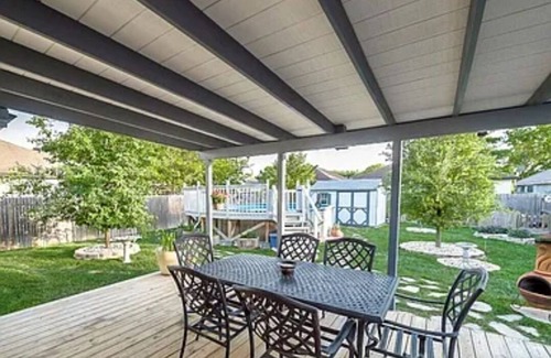 Braun's Farm House | Regal Point- Perfect Location for Fiesta Texas & Seaworld.
