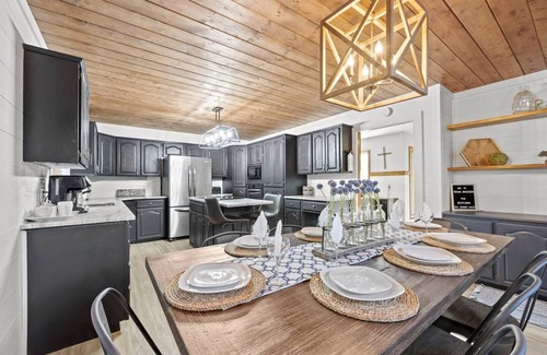 Broken Bow House | Regal Raccoon -5 Bedroom Cabin