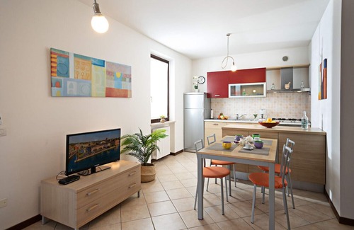 Lazise Apartment | Regarda – apartment Miralago in Lazise with private garden, pool, pets allowed