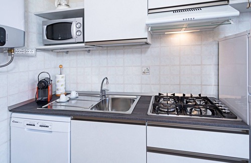 Montioni Apartment | Regarda - holiday apartment "Blitz 2" in Lazise with pool and airco