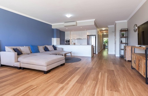 Forster Apartment | Regatta 3 on the river