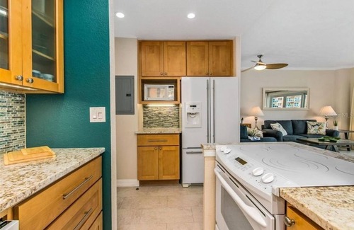 Bay Esplanade Condo | Regatta Beach Club S805 - 6 Month Beach Rental
