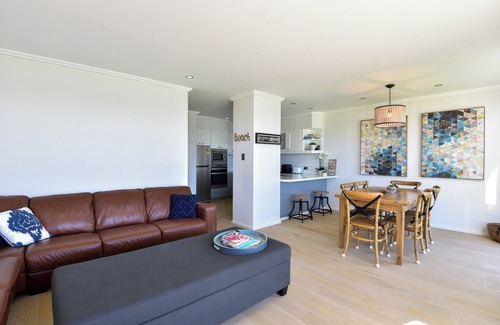 The Entrance North Apartment | Regency Court - Absolute Beachfront