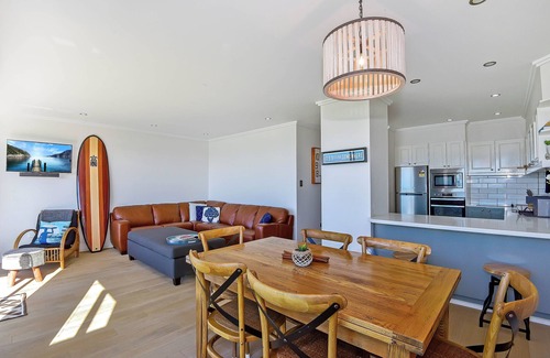 The Entrance North Apartment | Regency Court - Absolute Beachfront