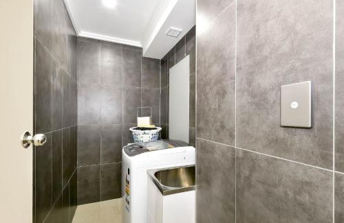 The Entrance North Apartment | Regency Court Absolute Beachfront