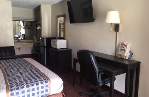 Bay City Hotel | Regency Inn and Suites Bay City, Texas