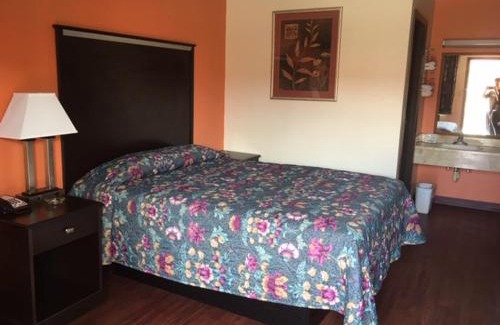 Bay City Hotel | Regency Inn and Suites Bay City, Texas
