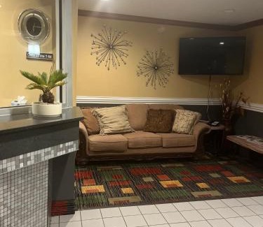 Anoka Hotel | Regency Inn & Suites