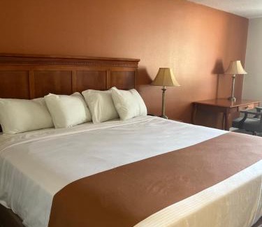 Anoka Hotel | Regency Inn & Suites
