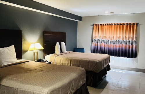North Shore Hotel | REGENCY INN & SUITES