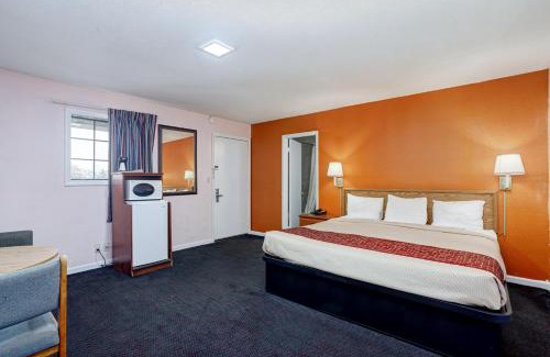 Fayetteville Hotel | Regency Inn