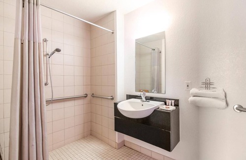 Tulsa Hotel | Regency Inn