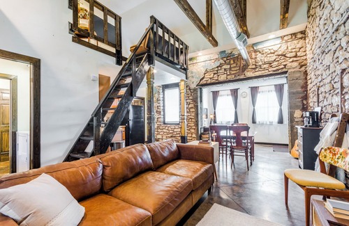 Fostoria Cottage | Regenerated 1876 Stone Schoolhouse Outside MHK!