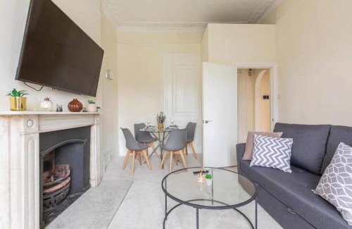 Kings Cross St. Pancras Apartment | Regent's Square Charming Flat