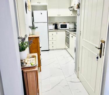 Old Town Apartment | Regina Gardens Sunset with Fast Free Wi-Fi and Late Check-Out
