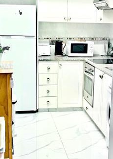 Old Town Apartment | Regina Gardens Sunset with Fast Free Wi-Fi and Late Check-Out