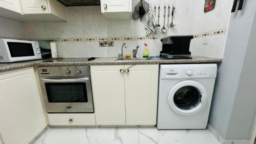 Old Town Apartment | Regina Gardens Sunset with Fast Free Wi-Fi and Late Check-Out