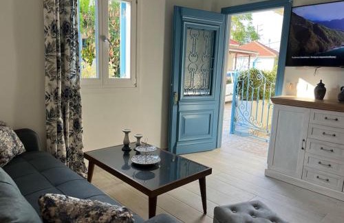 Fiskardo Apartment | Reginas Studios & Apartments- Blue Flower apartment