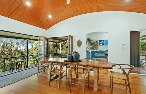 Trinity Beach House | Reinwood Retreat, Reinwood Retreat – Where the Rainforest Meets the Reef