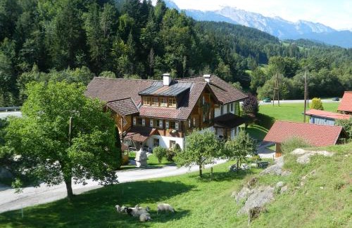 Russbach am Pass Gschuett Apartment | Reiters-Ferienhaus