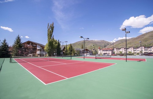 Midway Villa | Rejuvenate in Mtn Villa~Mineral Hot Spring|Spa|Sauna Villa 2076-2