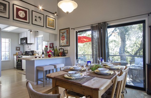 Santa Rosa House | Rejuvenate in the Zen Bath: Close to everything yet so far away!