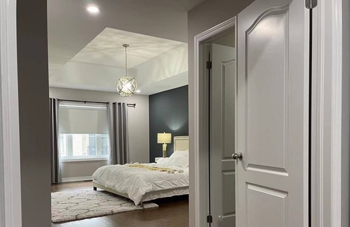 York Regional Municipality House | Relax 3200 Sq 4 Bedrooms with 4 Beds 15 Mins Drive to lake !