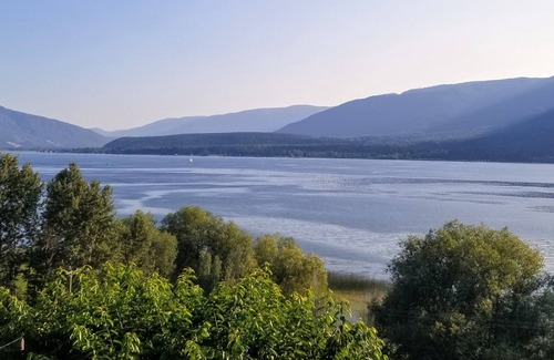 Tappen House | Relax and Enjoy a LOG HOME EXPERIENCE with Extraordinary lake and mountain views
