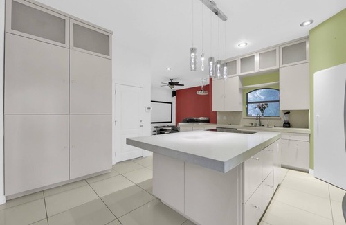 Mission House | Relax and Enjoy in Our Spacious Country Club Estate