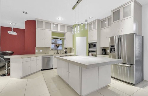 Mission House | Relax and Enjoy in Our Spacious Country Club Estate