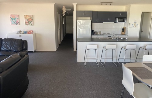 North Beach House | Relax and enjoy the beach air. 2 mins walk to the beach.