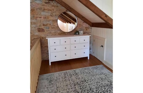 Steelville House | Relax and enjoy this unique and quiet space