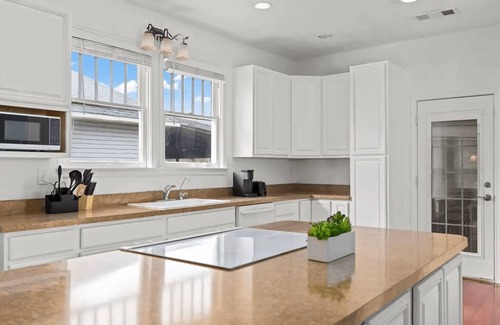 Sherman House | Relax and peaceful 4 BD house with fireplace