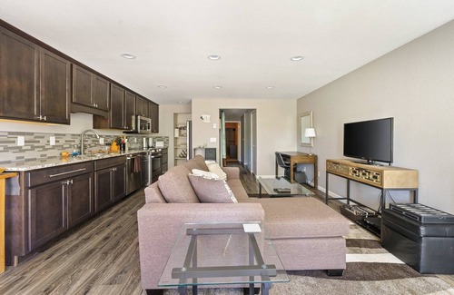 Silver Beach Condo | Relax and Recharge at Lake Whatcom Condo - 1BR Retreat with Lake Views
