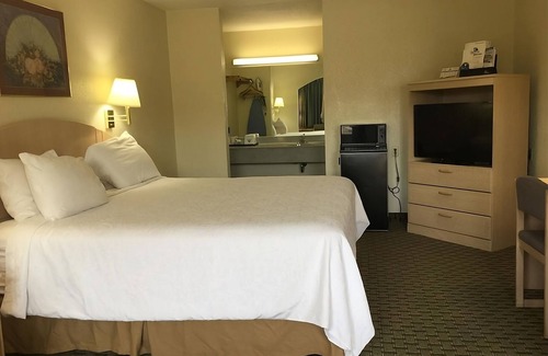 Cabot Resort | Relax and Recharge! Free Breakfast, Pets Allowed, Free Parking, Outdoor Pool