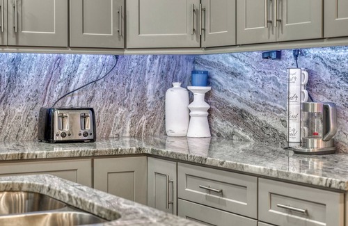 Lake Sarasota House | Relax and recharge Hot Tub,Tesla charger,11 sleeps