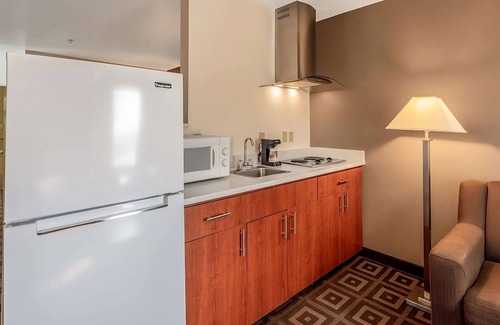 Tri-Cities House | Relax and Unwind! Enjoy Spacious unit w/Kitchen! Free breakfast & Free Parking