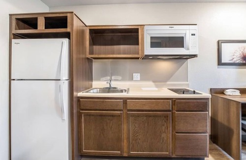 Bellflower Hotel | Relax and Unwind in Bellflower! 2 Modern Units, Full Kitchen, Pet-friendly!