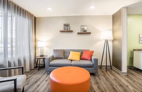Bellflower Hotel | Relax and Unwind in Bellflower! 2 Modern Units, Full Kitchen, Pet-friendly!