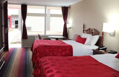 Perry House | Relax and Unwind! Pet-Friendly, Free Parking, Near Historic Downtown Perry
