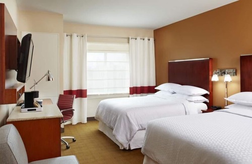 Southeast Houston House | Relax and Unwind! Swimming Pool, 4 Family-Friendly Units, FREE Parking