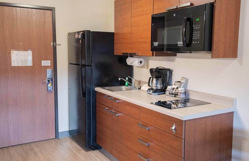 West Jordan Hotel | Relax and Unwind with All You Need for a Perfect Stay! Kitchen, Pets Allowed!