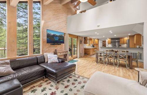 Truckee Cabin | Relax around the fireplace and enjoy a round of golf at Northstar this season!