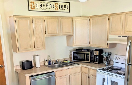 Cumberland Apartment | Relax at a Rustic Oasis- Walk 2 everything! Cyclist Welcomed & Pet friendly!