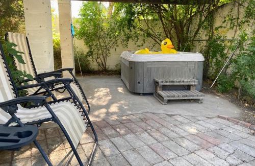 Tucson House | Relax at Artist's Secret Garden, KOI pond & COOL WATER jacuzzi, 4 BIG groups