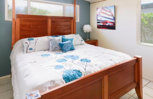 Tucson House | Relax at Artist's Secret Garden, KOI pond & COOL WATER jacuzzi, 4 BIG groups