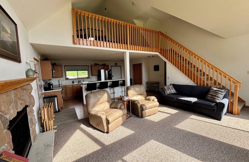 Manawa House | Relax at Bear Hug House on Bear Lake Manawa Wi.– Private Pond & Easy Lake Access