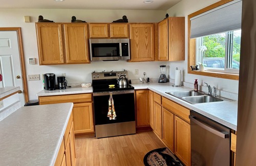 Manawa House | Relax at Bear Hug House on Bear Lake Manawa Wi.– Private Pond & Easy Lake Access